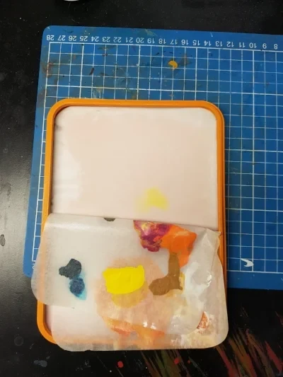 Yellow seeped through on the sponge after 70 hours in the palette. 